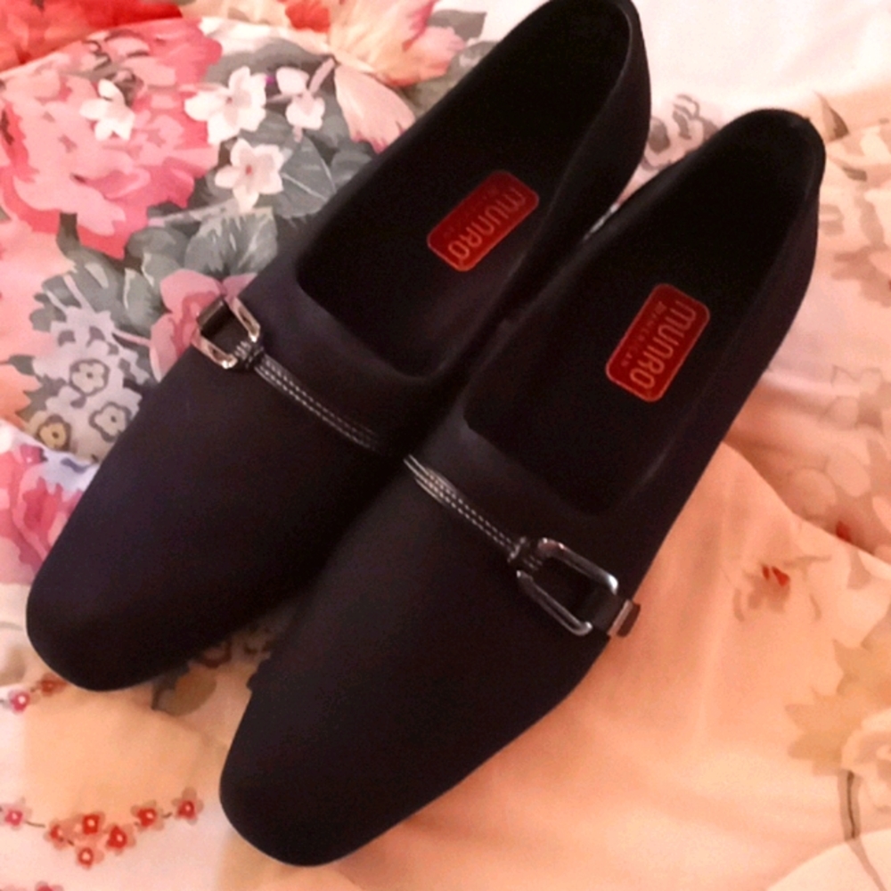 Monroe "Cindi" stretch material pump, kitten heal.